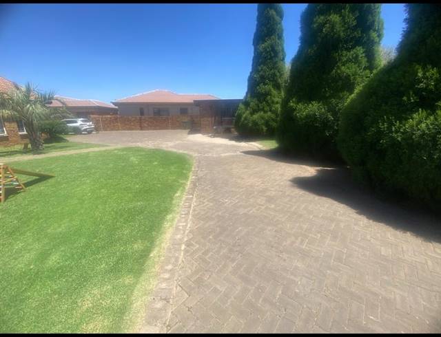 4 BEDROOM HOUSE FOR SALE IN AERORAND